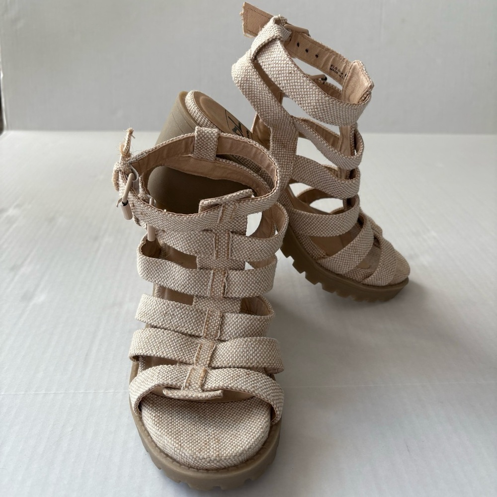NWOB Dirty Laundry Fun stuff Gladiator lug sole heeled sandals natural hemp 6.5